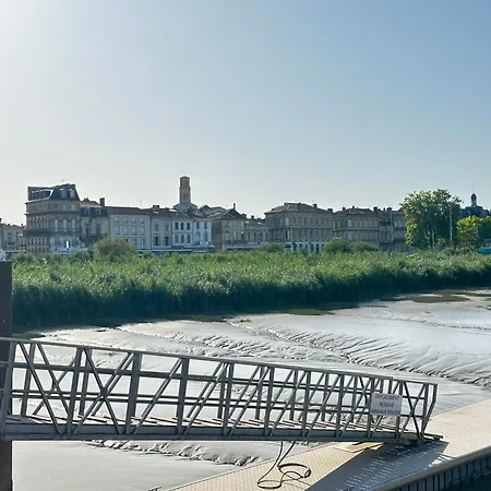 Cosy Avec Baignoire Et Netflix Ideal Couple Apartmán Pauillac